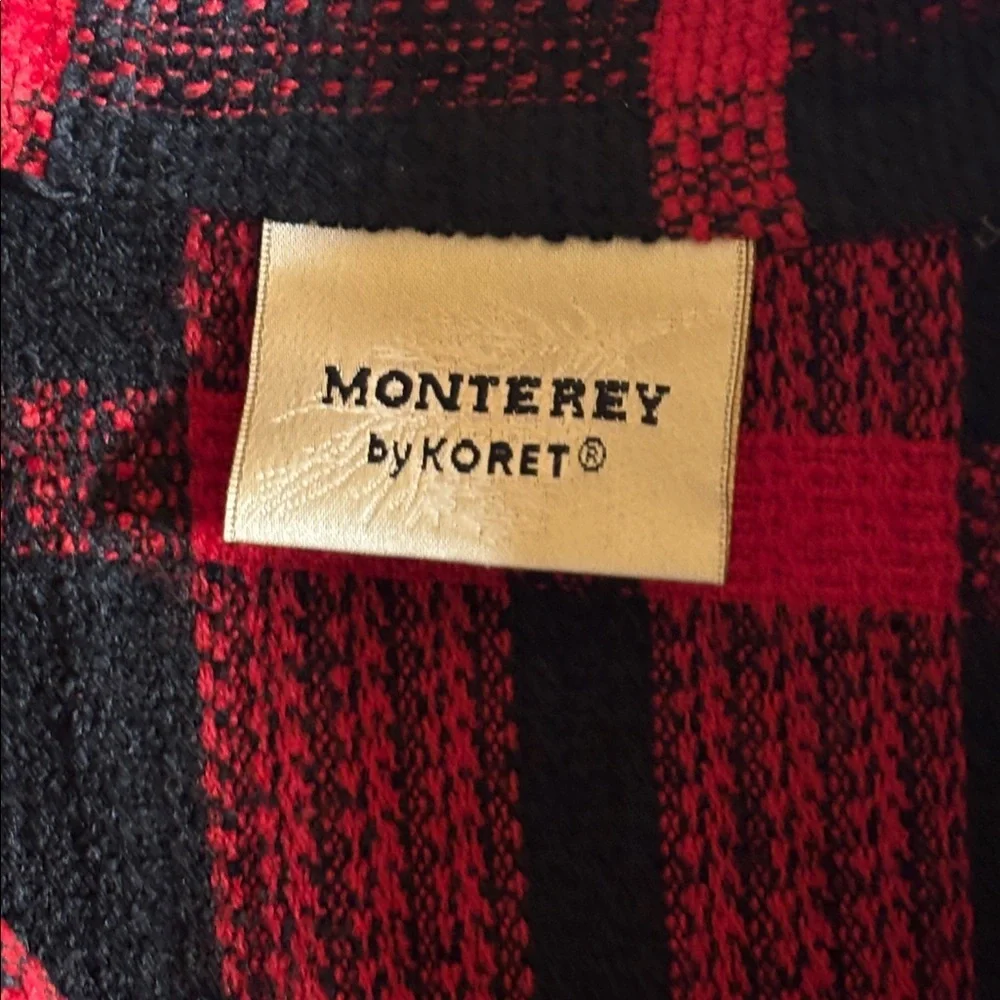 Monterey Bay Koret bold red